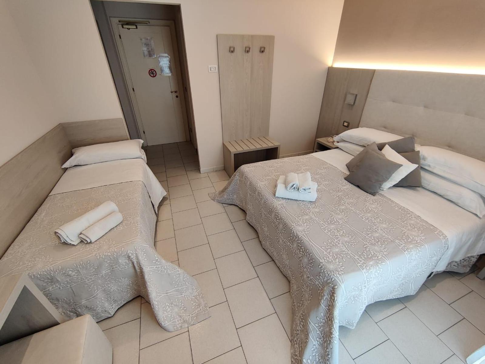 Hotel Stefan Room & Breakfast ガッテーオ・ア・マーレ エクステリア 写真