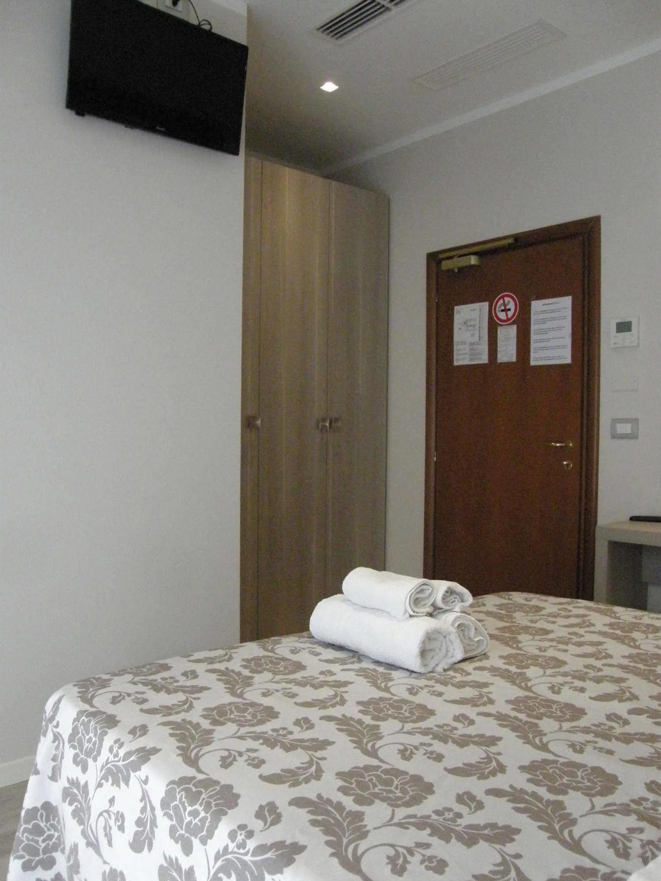 Hotel Stefan Room & Breakfast ガッテーオ・ア・マーレ エクステリア 写真